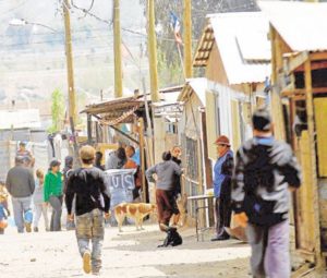 Subsidian a familias de mítico campamento de Peñalolén